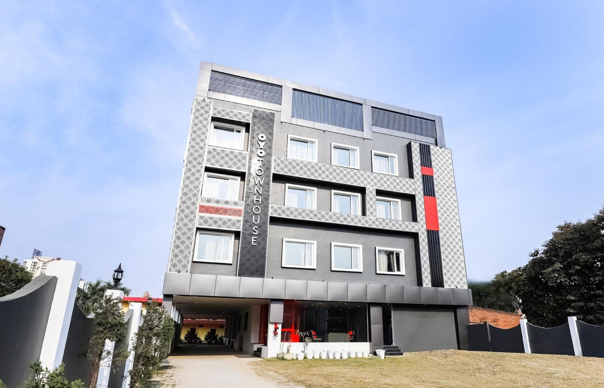 Townhouse Prithvi Resort Near Phoenix Palassio Lucknow Zewnętrze zdjęcie